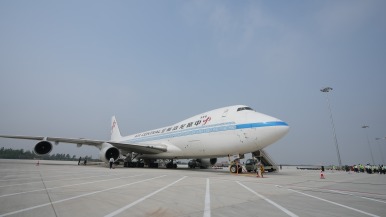 “空中丝路”扩容增效 枢纽建设提级进位！郑州机场年货邮吞吐量飞跃100万吨