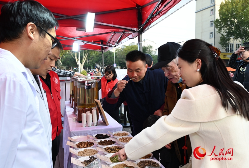 一枚银针连接世界 “一带一路”中医针灸技术交流大会在郑州举行