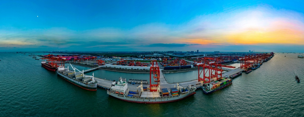 中国出口海外最大直径盾构机历时三个多月拆机发运集港 大国重器坐上轮船去悉尼