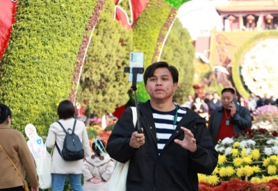 开封的美藏不住了 外国网红Citywalk“宋潮”开封（视频）_fororder_8ac0b93f77954eecb6910ceb609a5556.850x566