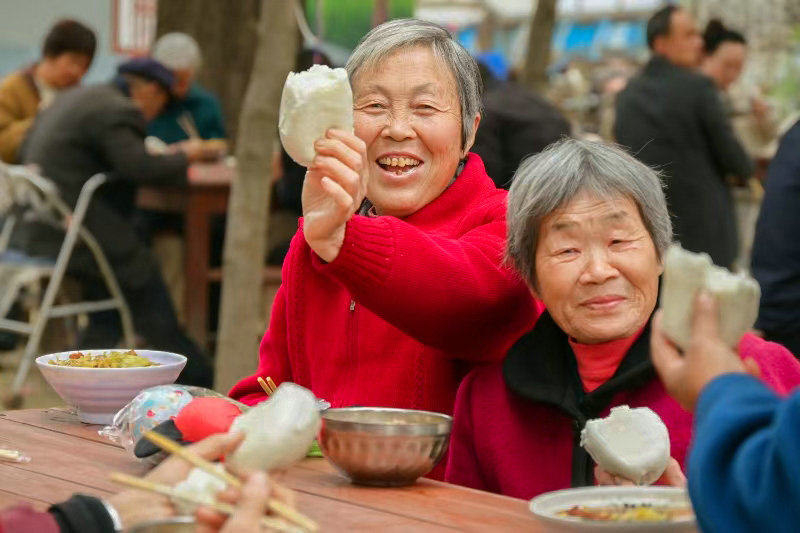 南阳市社旗县：爱在重阳节 敬老暖风吹_fororder_简单幸福“百叟宴” 摄影 申鸿皓
