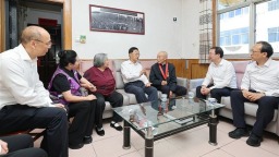 河南省委书记刘宁“七一”前夕走访慰问党员代表