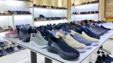 “三蹦子”、布鞋、针织品……中原小城的“出海”生意