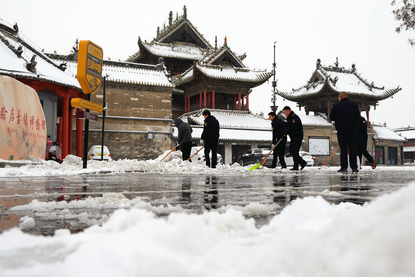 南阳市社旗县：除冰扫雪保安全_fororder_清扫景区附近的雪 摄影 申鸿皓