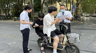 工行河南省分行积极开展防范非法金融活动宣传