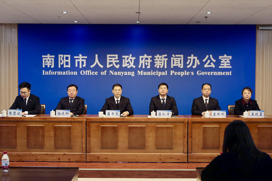 河南南阳中医药产业规模突破450亿元​_fororder_新闻发布会现场 供图 南阳市委宣传部