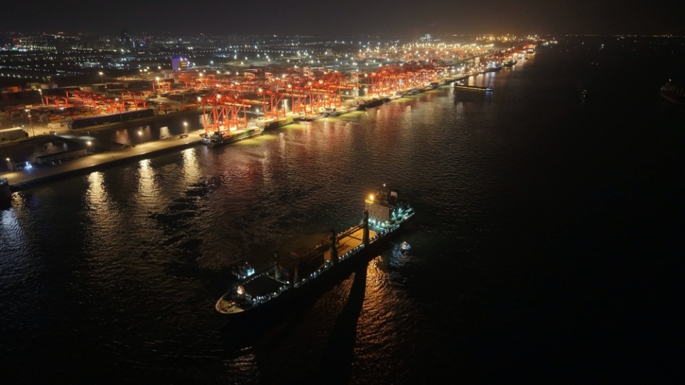 中国出口海外最大直径盾构机历时三个多月拆机发运集港 大国重器坐上轮船去悉尼