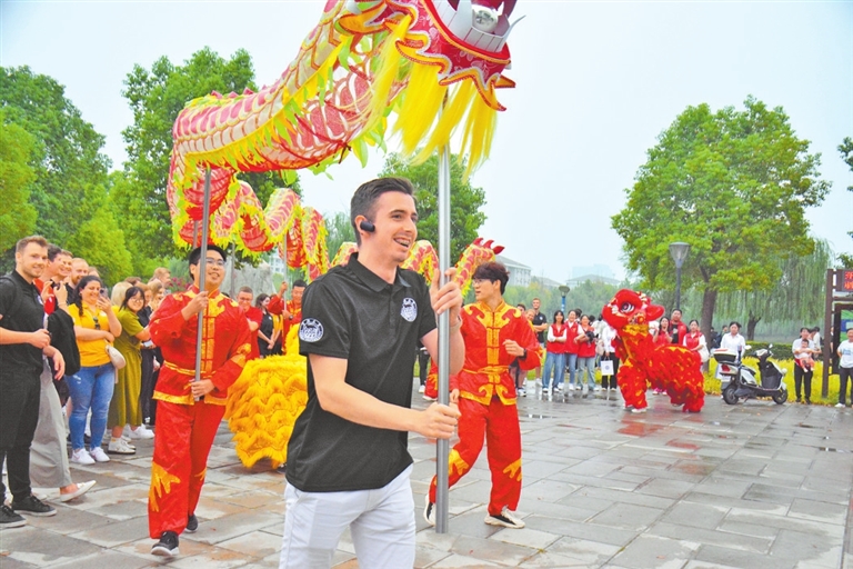 “航空支点”撬动开放河南