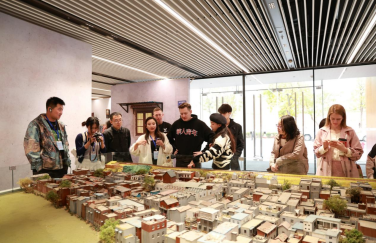 Иностранные блогеры на месте ощутили новую «волну» древней столицы Чжэнчжоу_fororder_1bccd083559541b480763a0bcfc92883.1267x845