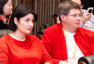 “豫”见中国年|俄罗斯驻华大使馆公使衔参赞夫人Salimullina Liliia首次体验中国年 直呼“Amazing”