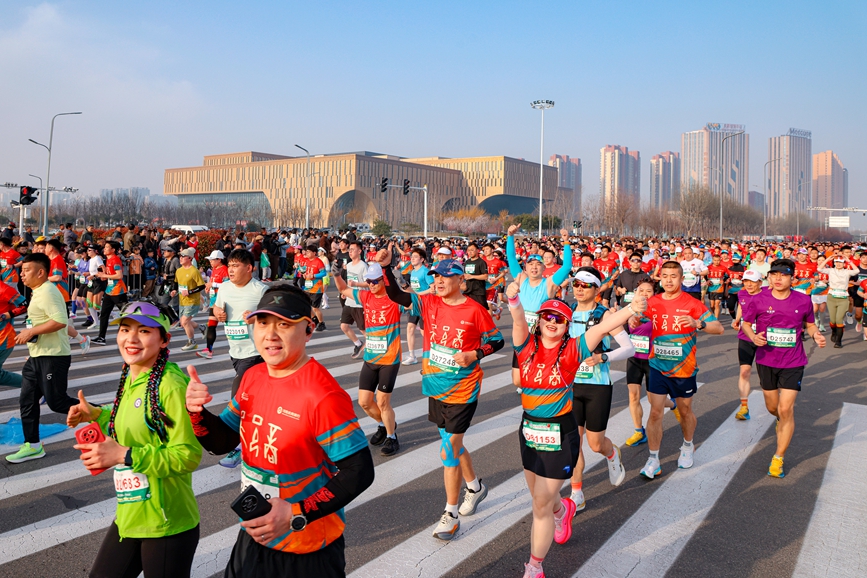 赴安马 读殷商！2.6万名跑者解锁“有文化的马拉松”_fororder_LOCAL17741766124536JOFM88XP8