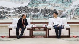 刘宁与河南省“七一勋章”获得者和全国“两优一先”表彰对象代表座谈