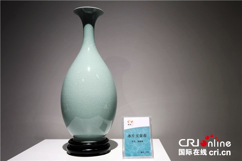 两岸媒体人共赏千年汝瓷 技艺传承促文化交流_fororder_微信图片_20251020081352