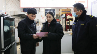 河南省武陟县人民法院联合城管局开展餐饮油烟防治宣传活动