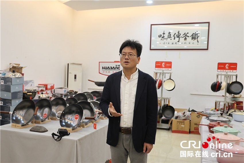两岸媒体人走访“中国铸铁锅之乡”平顶山郏县 见证传统产业焕新生_fororder_微信图片_202510200816442