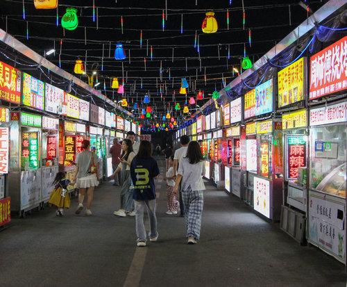 信阳市固始县：治理出“新” 点亮“夜经济”_fororder_IMG_5789_副本