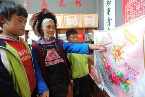 贵州毕节：学生参观“梁三喜”原型王发坤烈士纪念馆