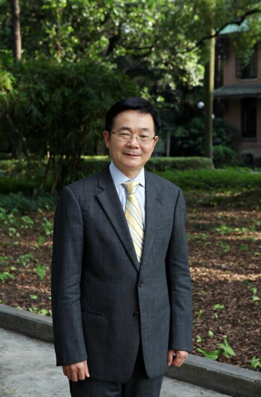 粤港澳大湾区城际铁路网建设启动 将打造“轨道上的大湾区”_fororder_中山大学粤港澳研究院首席专家陈广汉。受访者 供图