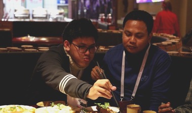 哈尔滨林达世界欢乐城·外语城铁锅炖“东北味儿”十足 外媒采访团唇齿留香_fororder_微信图片_20200111170206