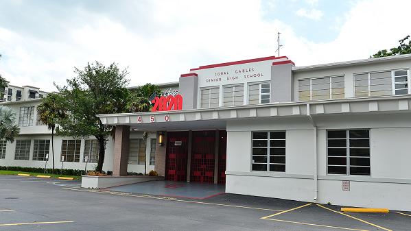 美国佛州迈阿密-戴德县近600名公立学校员工确诊新冠肺炎