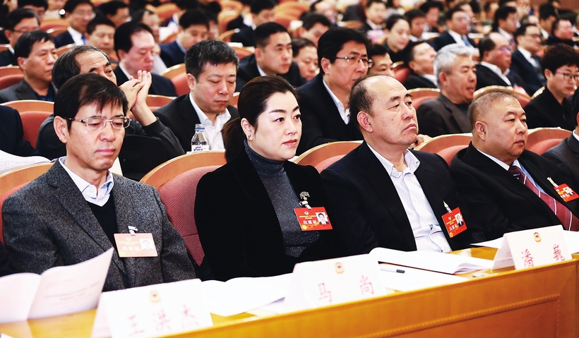 委员们认真听取吉林省政协第十二届委员会常务委员会工作报告