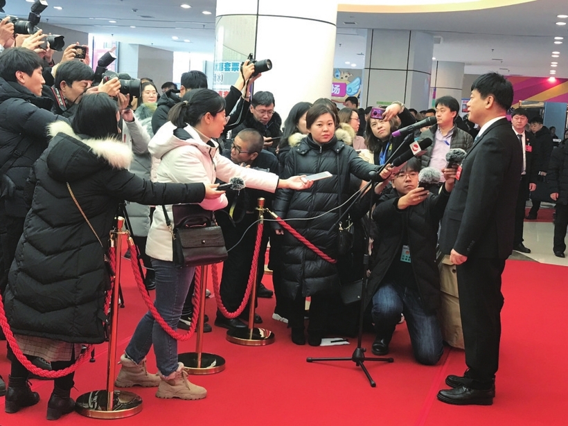 延边州人大代表接受媒体采访
