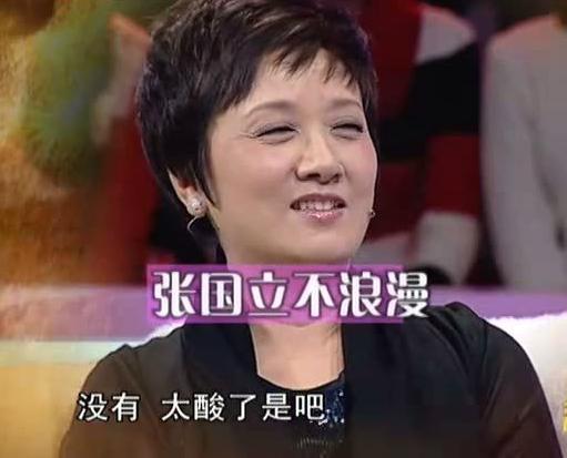 60岁邓婕仍迷人，谈起婚姻中这件事，她不禁落泪