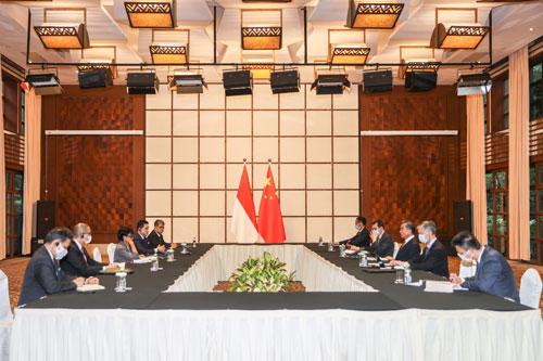 王毅同印尼外长蕾特诺举行会谈_fororder_9f510fb30f2442a726e96604c5bb8a4cd31302af