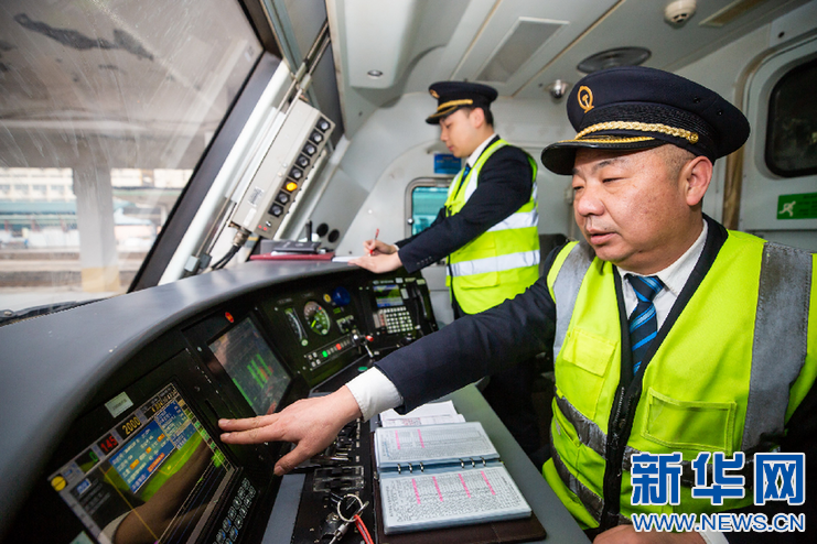 【新春走基层】火车司机的春运首日