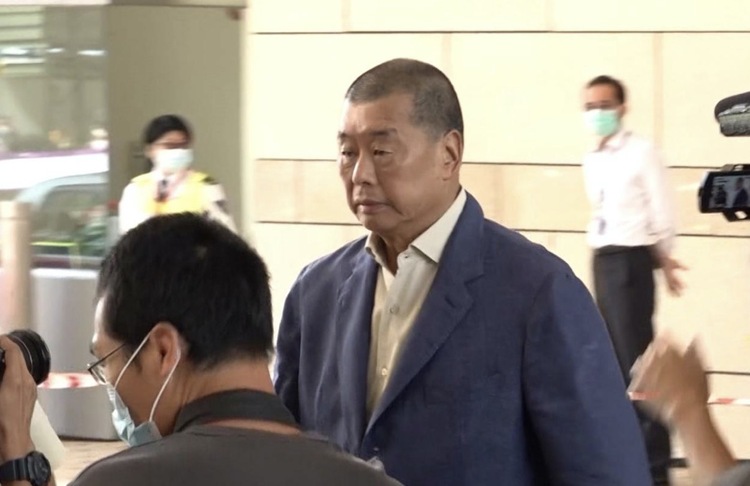 黎智英刑事恐吓记者案最新进展：香港法院裁定表面证据成立 8月28日进行结案陈词