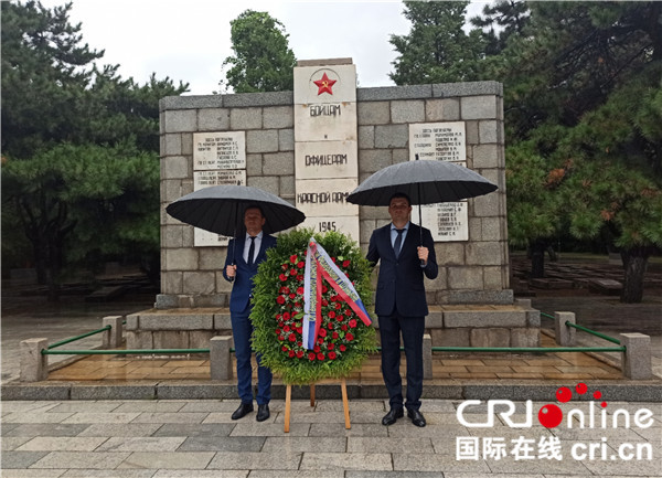 沈阳老人获颁卫国战争胜利75周年纪念章_fororder_俄