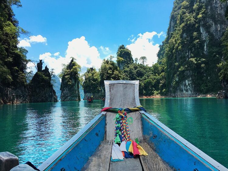 泰国旅游业复苏有待时日 著名旅游景区期盼游客回归_fororder_素叻他尼府考索国家公园有泰国“小桂林”之称