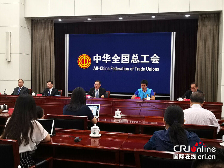 做好“六稳”、落实“六保” 全国总工会两月提供线上岗位110万个_fororder_1_副本