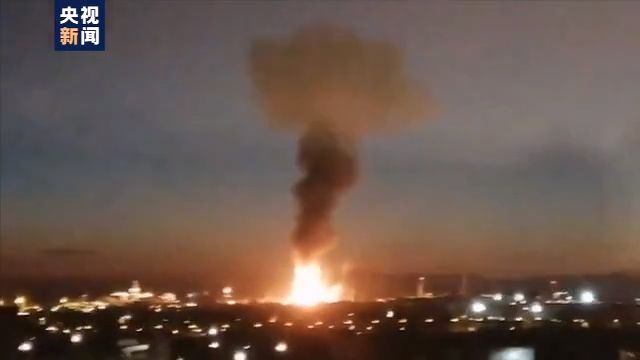 西班牙一化工厂爆炸：巨大火球喷出 天空瞬间变红