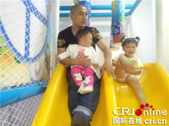 俩80后私奔借钱开餐馆买上小车 穷小子逆袭征服岳母全家