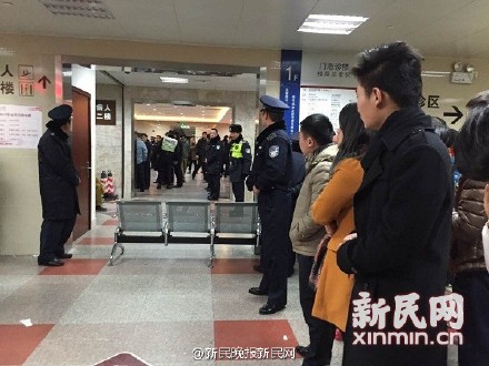 上海新年夜发生踩踏致35人死亡
