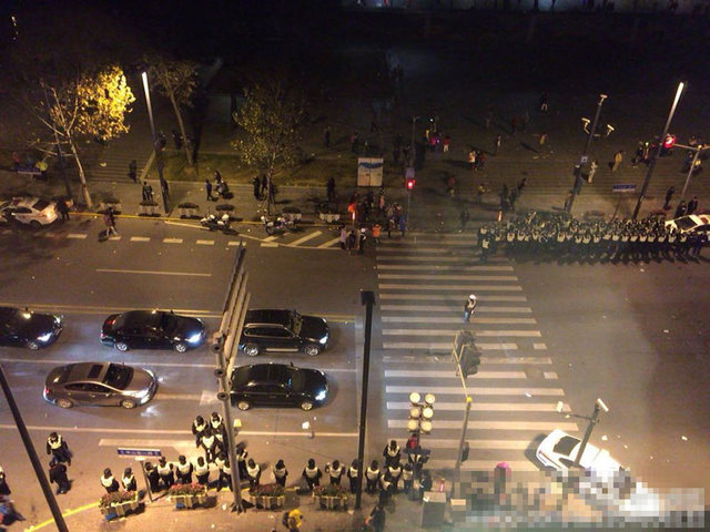 上海新年夜发生踩踏致35人死亡