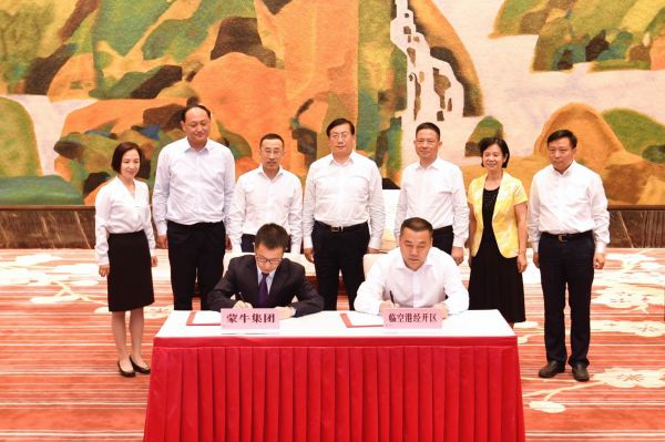 蒙牛复合型现代化工厂落户武汉 王忠林与蒙牛集团总裁卢敏放座谈