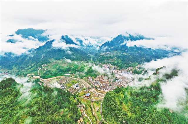 在提升绿水青山颜值中做大金山银山价值