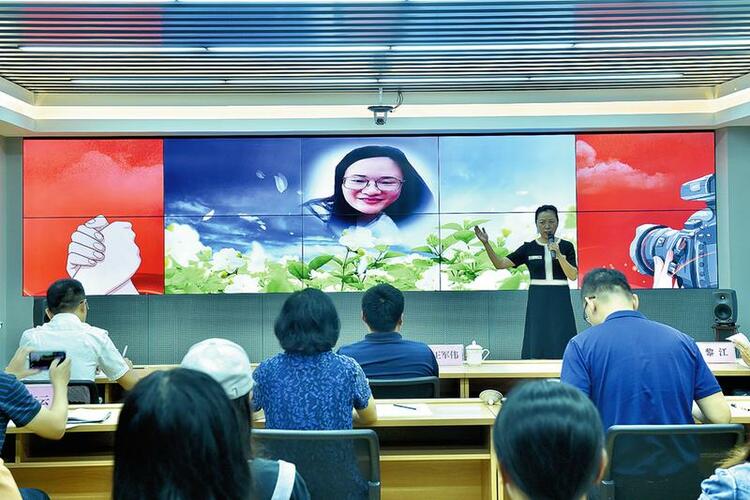 南宁市第七届“好记者讲好故事”演讲比赛举行