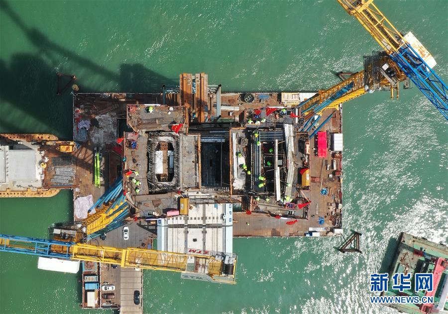 新建福厦铁路泉州湾跨海大桥南岸主塔封顶