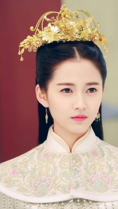 杨紫新剧《香蜜沉沉烬如霜》出演天下第一美人，被吐槽没有自知自明