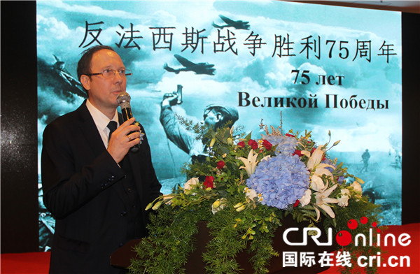 沈阳老人获颁卫国战争胜利75周年纪念章_fororder_俄2