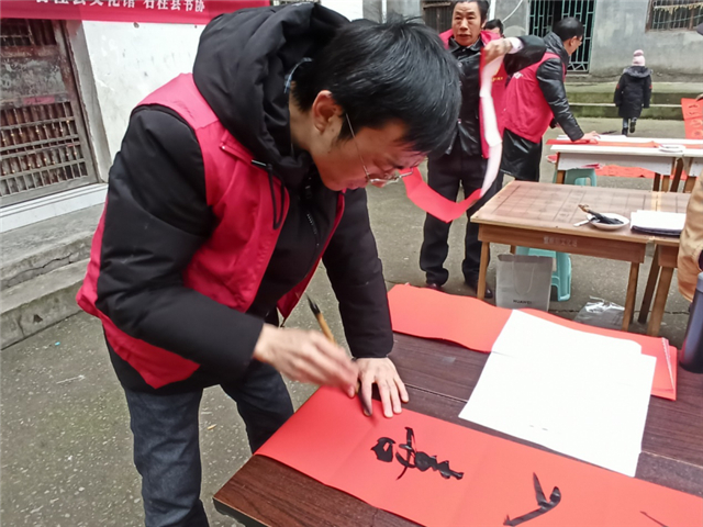 【吴总同意】【重庆】【新春走基层】重庆悦崃镇：文化进万家 迎新春联送下乡
