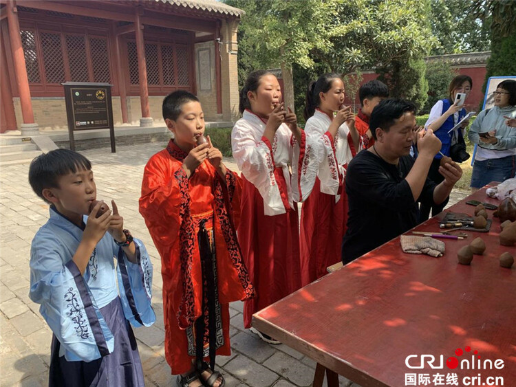 【中国梦·黄河情】走进武陟：黄河第一观史述黄河 人民胜利渠造福人民_fororder_黄河泥埙表演