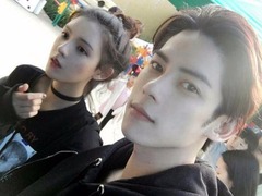 娱乐圈90后年轻小情侣 高颜值养眼的很