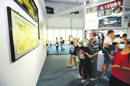 在传承中创新发展 “山西三宝”惊艳服贸会