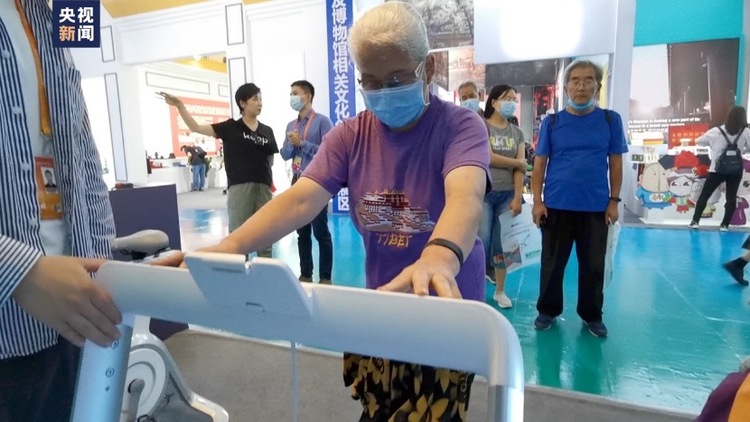 服贸会探馆Vlog丨运动还能这么玩？体育服务展上藏着“黑科技”