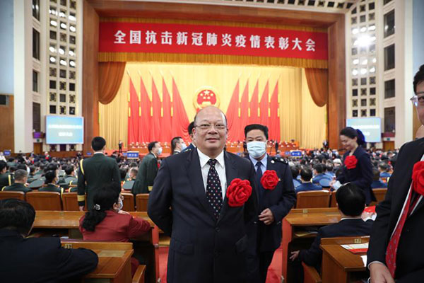 汽车频道【今日焦点】上汽通用五菱党委荣获“全国抗击新冠肺炎疫情先进集体”称号