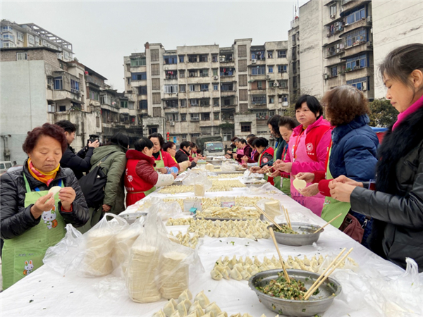 【吴总同意】【重庆】【新春走基层】重庆邢家桥社区：600余户居民齐吃团年饭